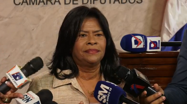 diputada-de-fuerza-del-pueblo-denuncia-que-abinader-premia-a-funcionarios-que-no-cumplen