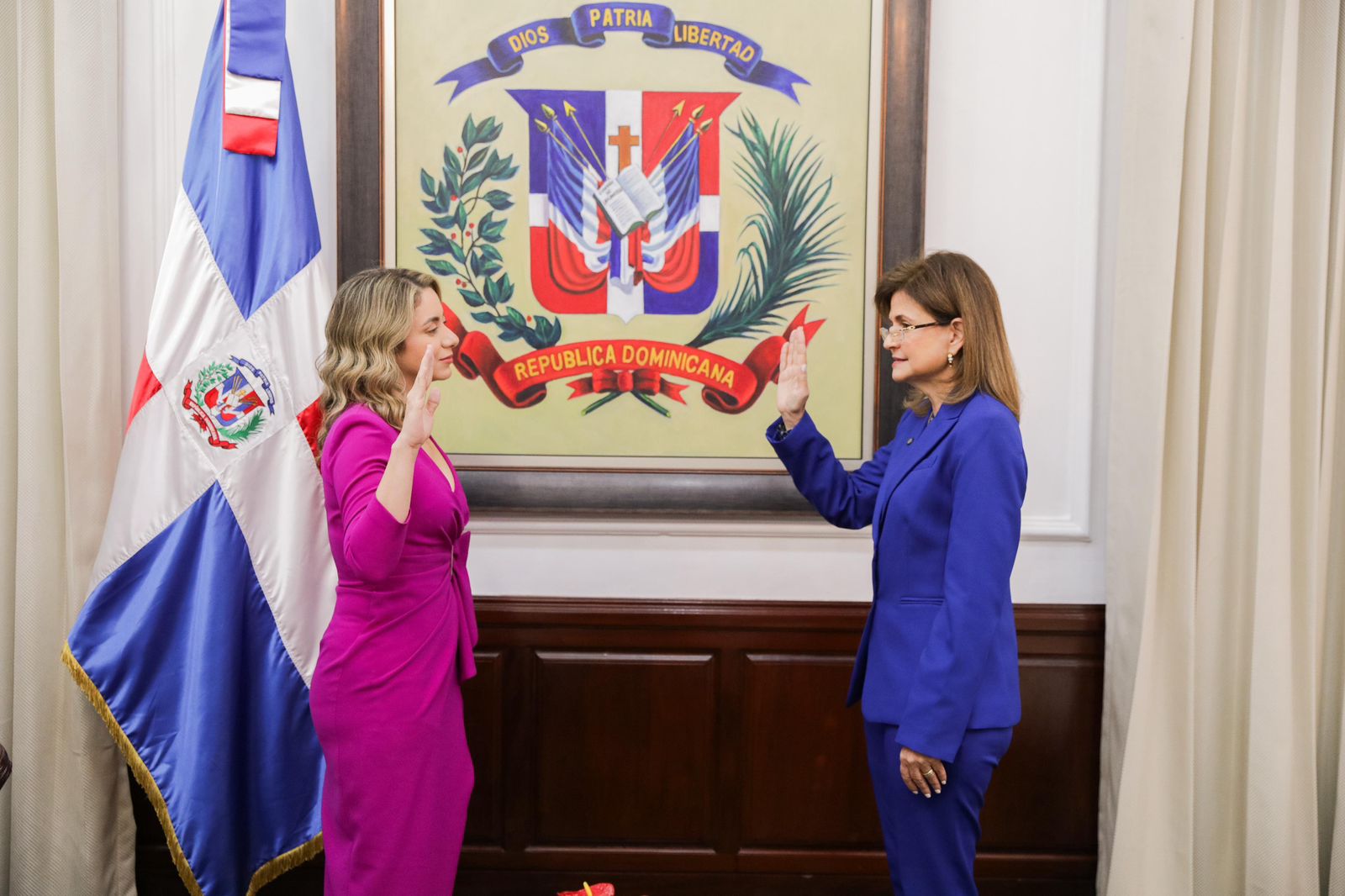 raquel-pena-juramenta-a-gloria-reyes-como-ministra-de-la-mujer