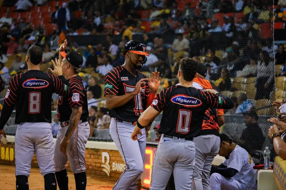 los-toros-del-este-humillan-a-las-aguilas-cibaenas-17-1