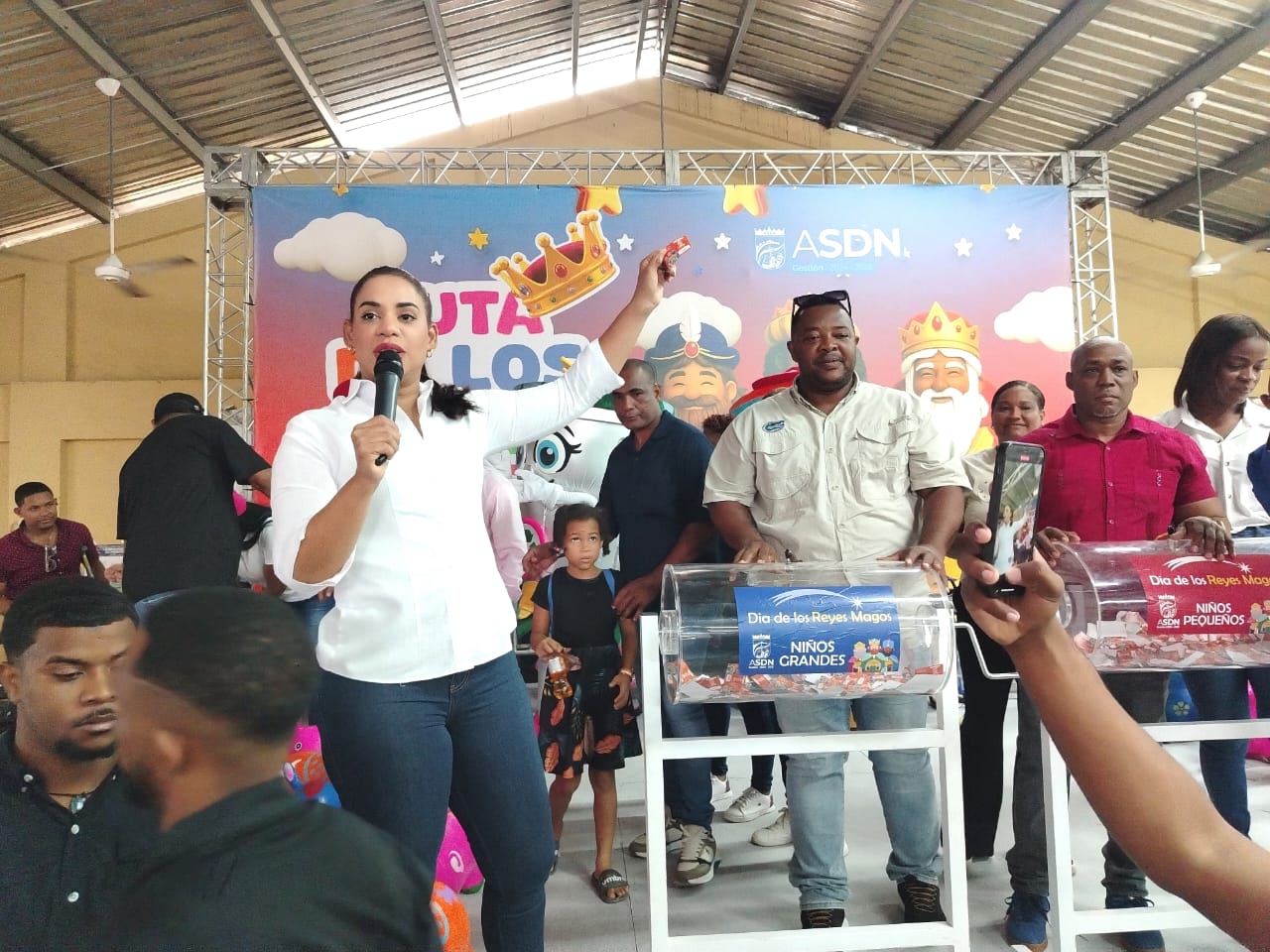 alcaldesa-betty-geronimo-concluye-entrega-de-mas-de-12-mil-juguetes-a-ninos-del-municipio-sdn