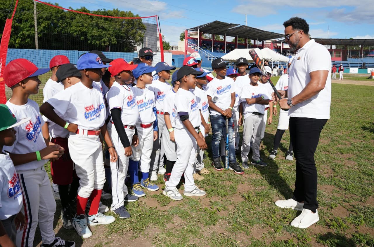 mas-de-200-ninos-participan-en-clinica-de-beisbol