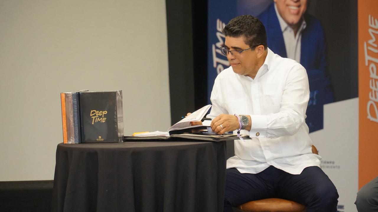 dio-astacio-lanza-deeptime,-sistema-para-optimizar-el-liderazgo-y-el-tiempo