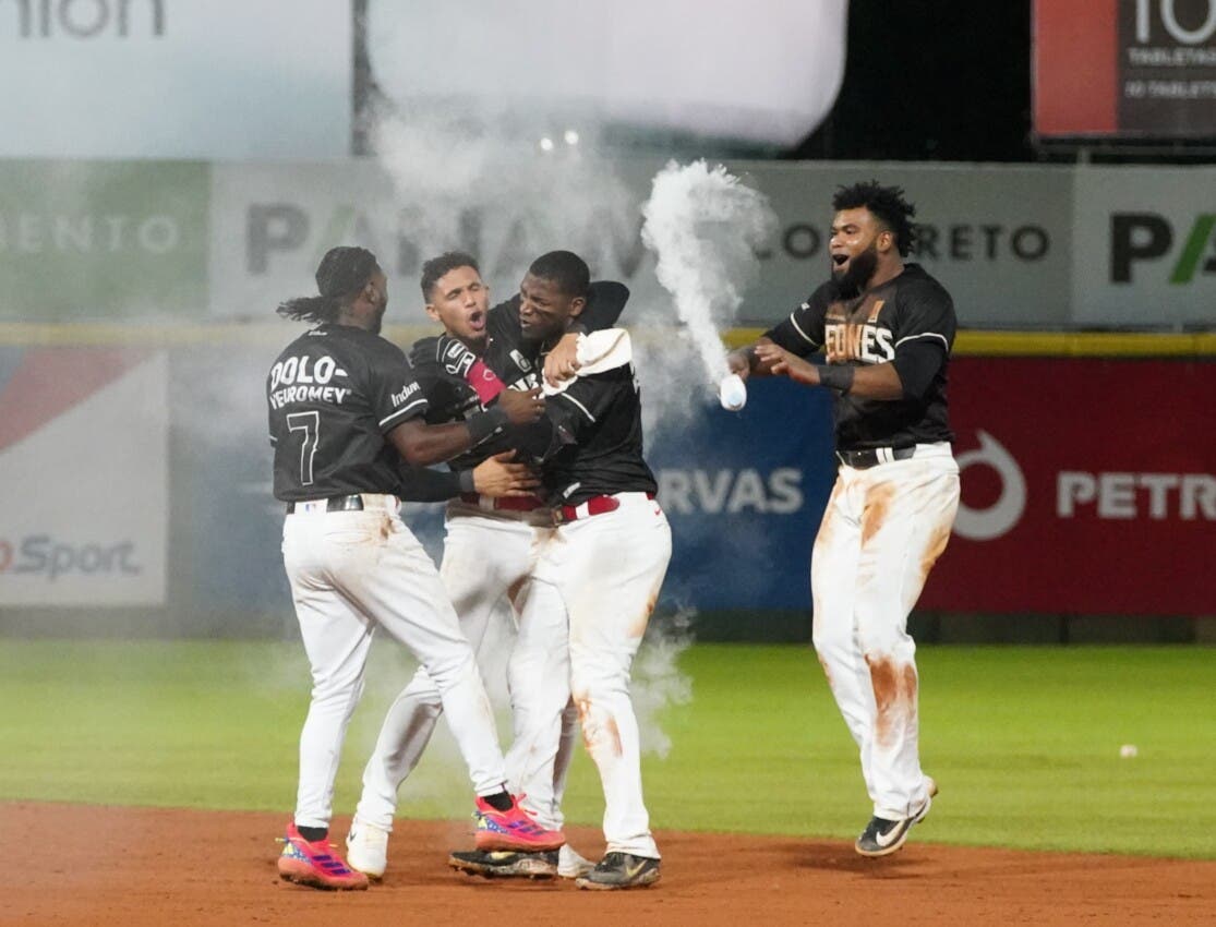 junior-lake-conecta-hit-del-triunfo-para-leones-que-deja-en-el-terreno-a-los-gigantes