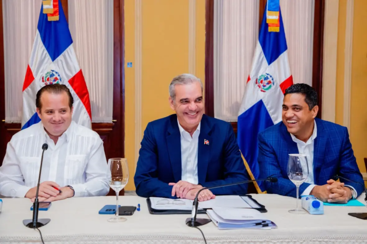 kelvin-cruz-y-luis-mejia-resaltan-compromiso-de-abinader