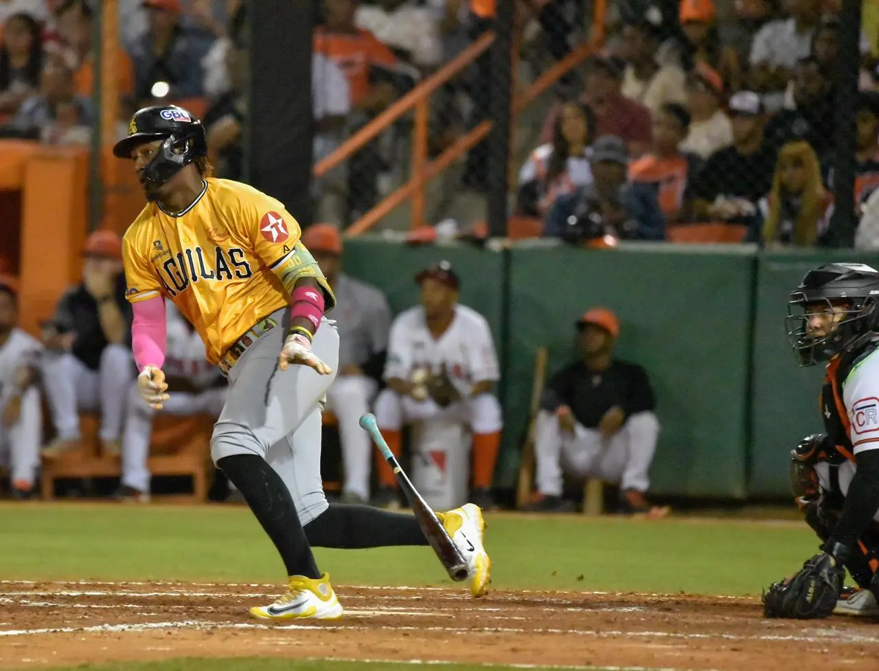 aguilas-ganan-viniendo-de-atras-en-la-romana;-toros-colocan-juego-bajo-protesta
