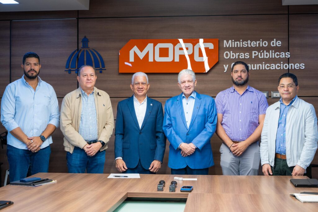 autoridades-dan-seguimiento-al-plan-de-asfaltado-en-sanchez-ramirez