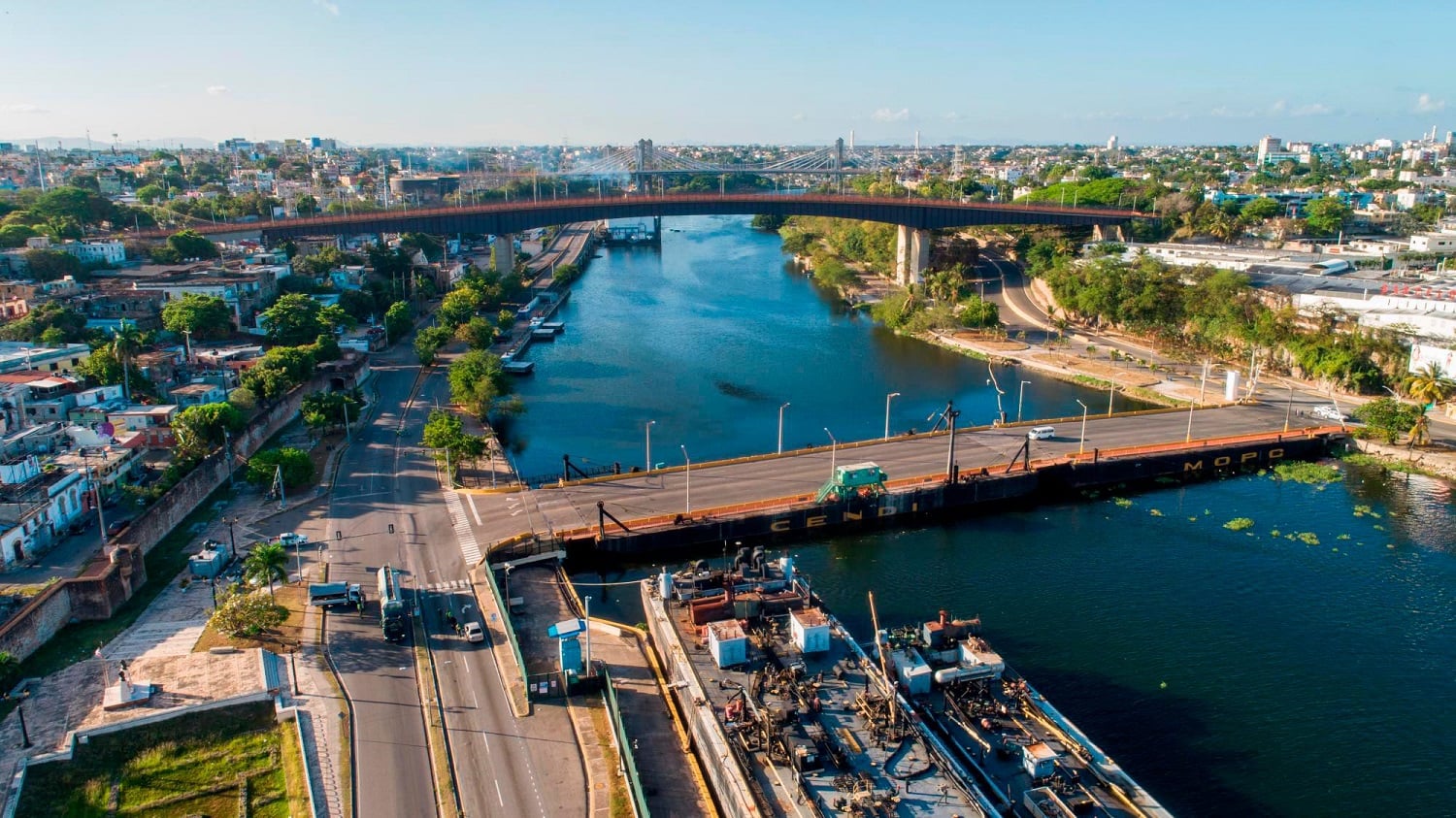 mopc-informa-cierre-del-puente-flotante-por-embarcacion