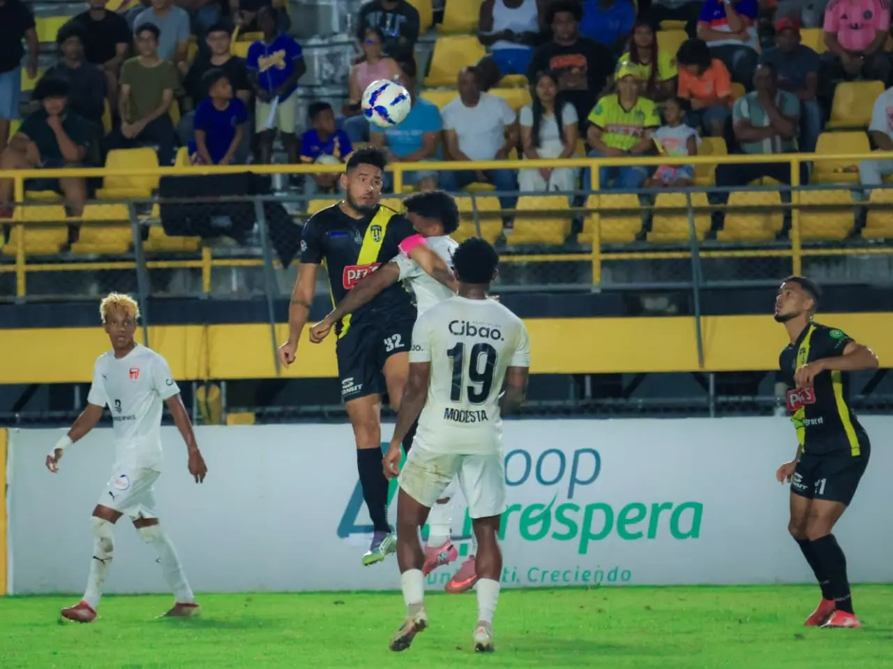 moca-fc-es-lider-solitario-del-futbol-dominicano,-tras-triunfo-ante-cibao-fc