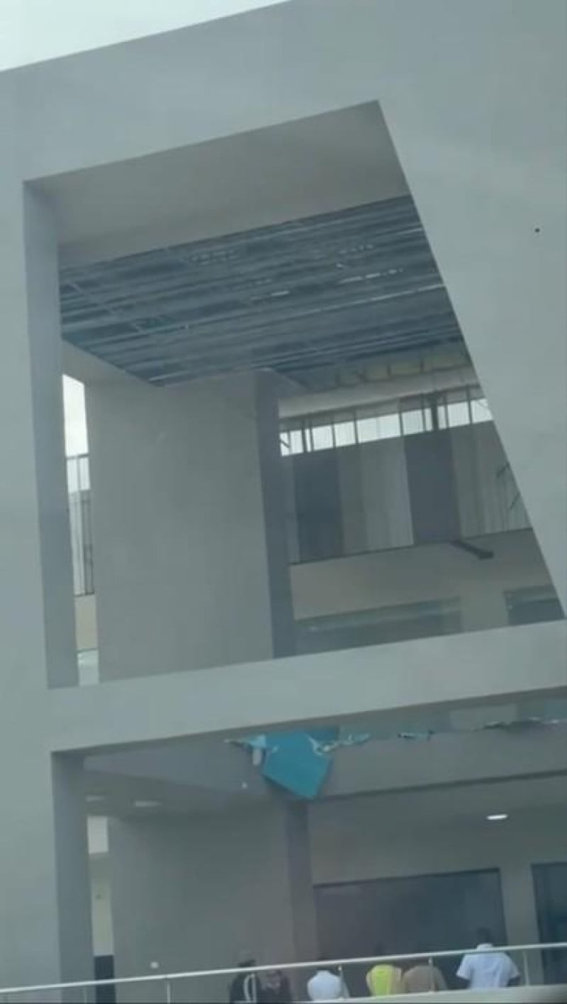 video:-se-desploman-plafones-del-techo-del-area-emergencias-del-recien-inaugurado-hospital-de-sfm