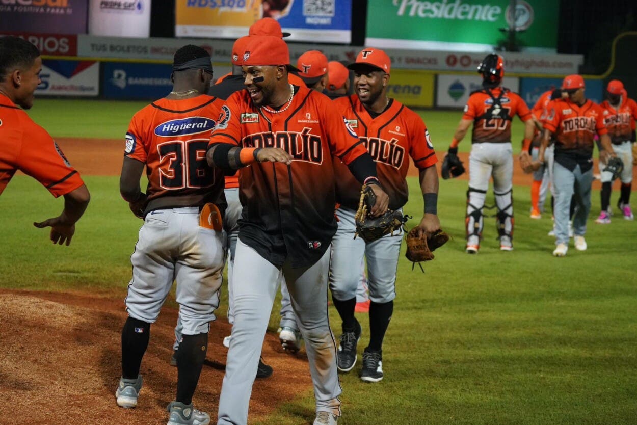 toros-han-vencido-en-final-a-tres-de-los-cuatro-equipos-tradicionales-del-beisbol-local
