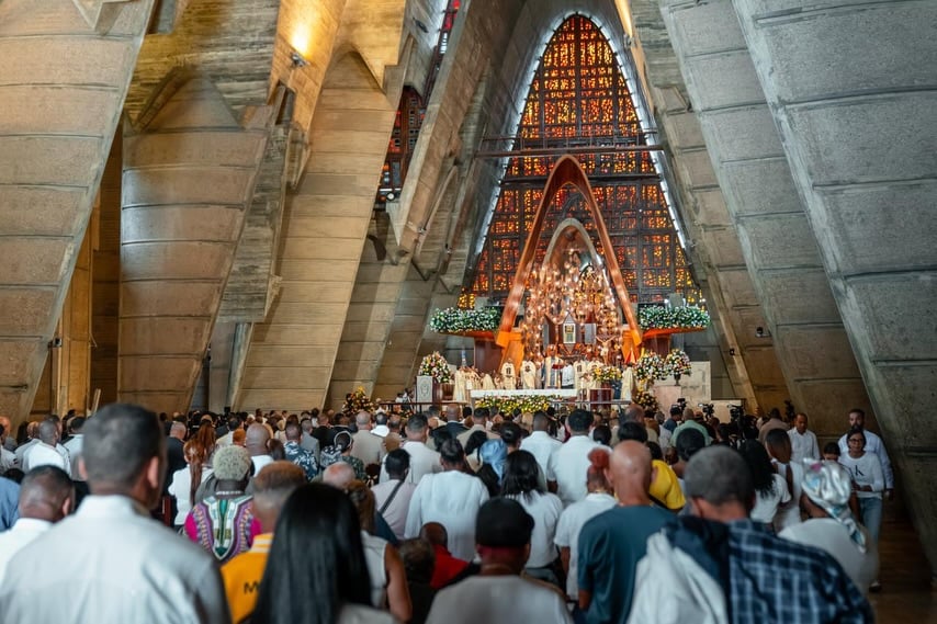 miles-de-personas-acudieron-a-la-basilica-de-higuey-para-rendir-homenaje-a-la-virgen-de-la-altagracia