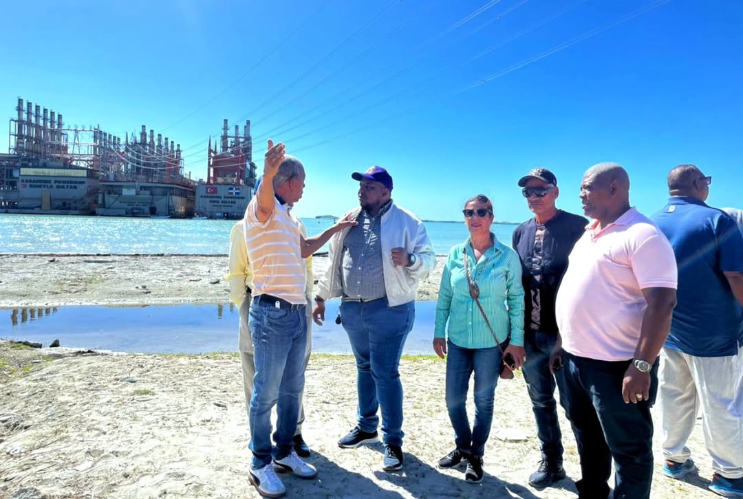comunitarios-del-pld-respaldan-reclamos-de-los-negros,-azua,-y-exigen-traslado-de-barcazas-electricas