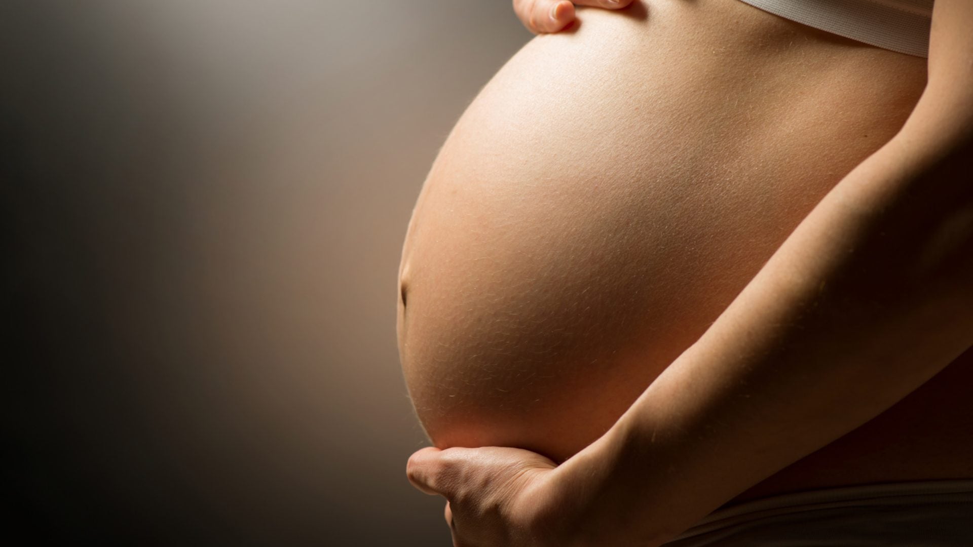 mujer-pierde-embarazo-de-cuatro-meses-tras-recibir-42-estocadas-por-su-expareja-en-santiago