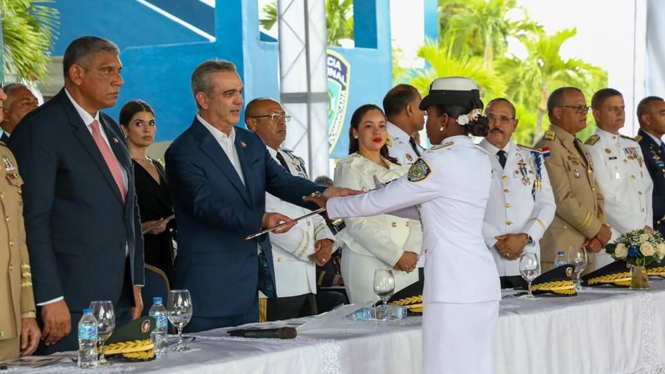 presidente-abinader-encabeza-graduacion-de-299-nuevos-agentes-del-cesac