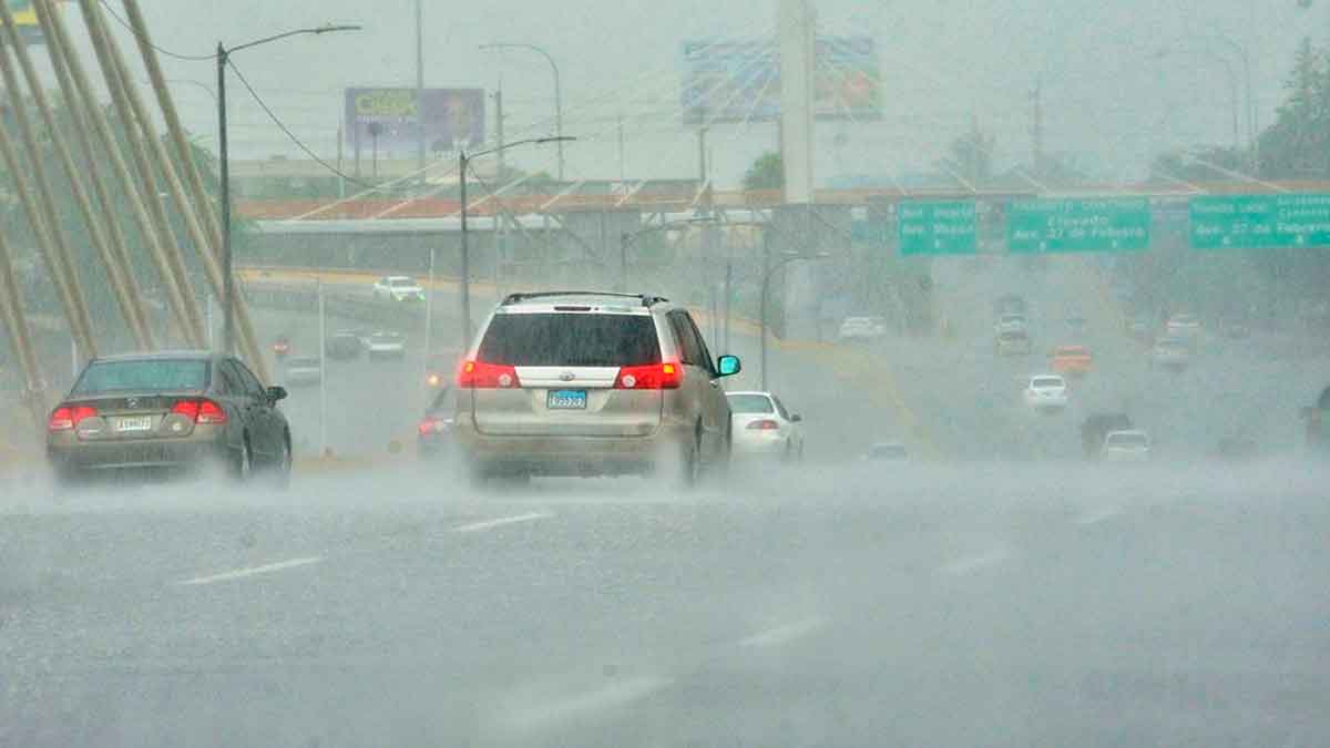 vaguada-activa-provoca-chubascos-dispersos-y-alerta-meteorologica-para-gran-santo-domingo-y-san-cristobal