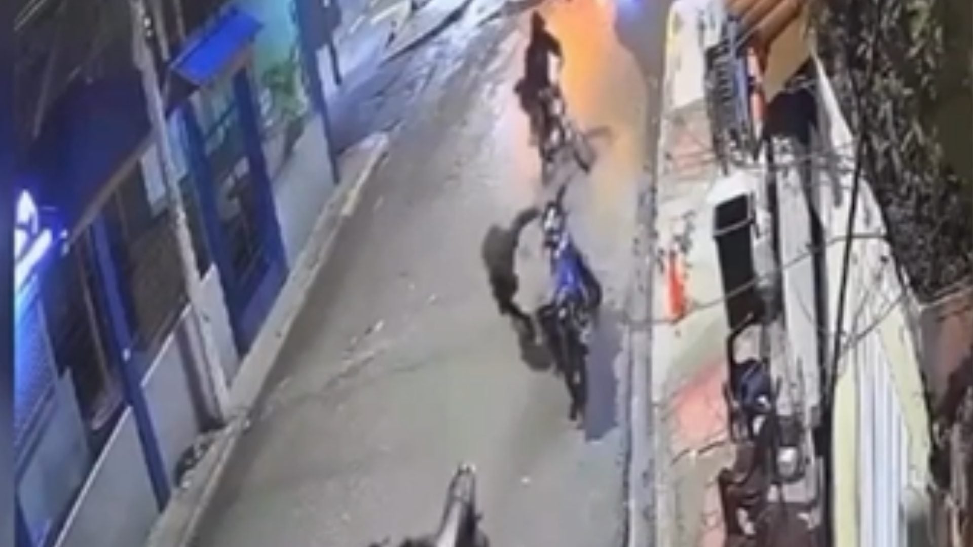 video:-frustran-intento-de-atraco-en-negocio-de-comida-en-los-frailes