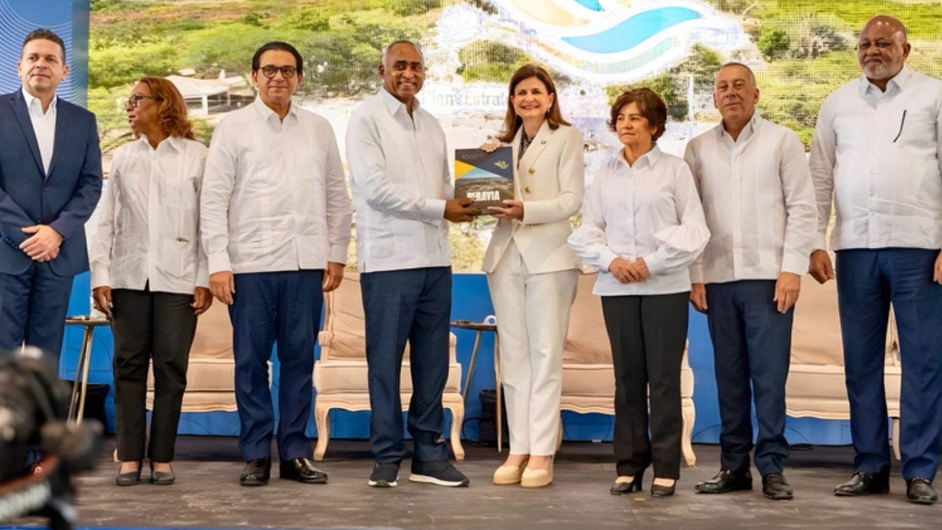 senador-julito-fulcar-presenta-plan-estrategico-de-desarrollo-sostenible