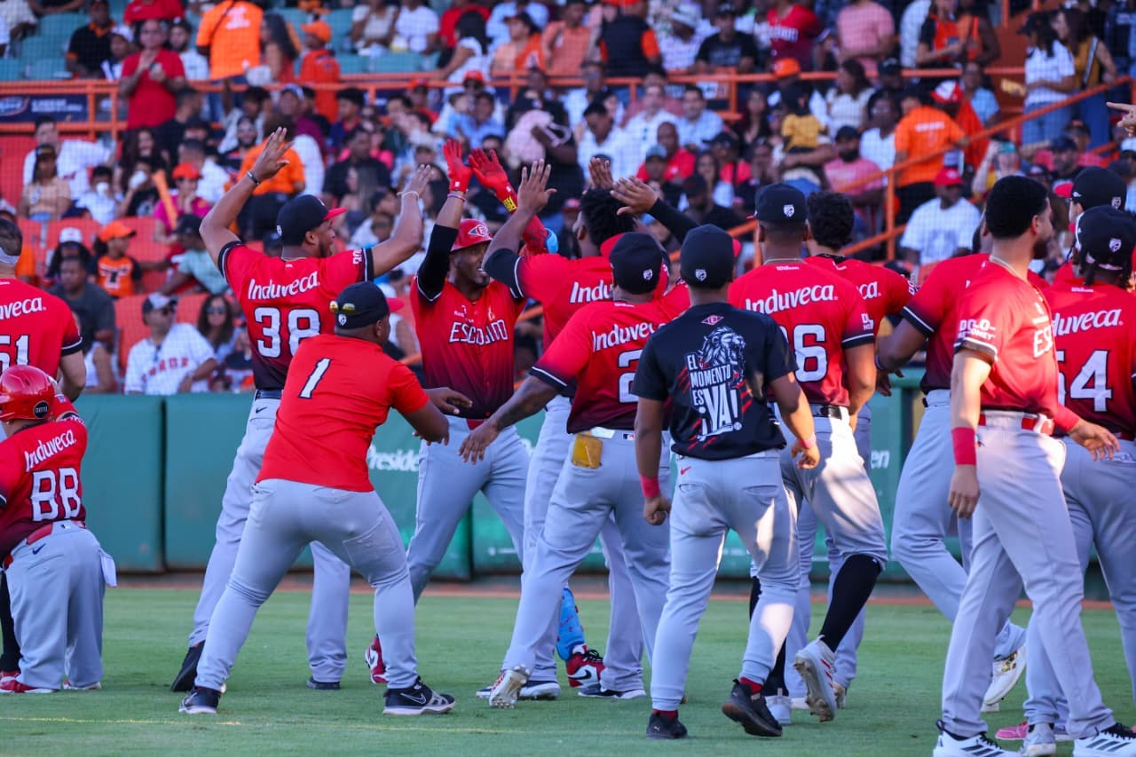 leones-vencen-a-toros-en-extra-innings-y-se-colocan-a-un-triunfo-del-bicampeonato