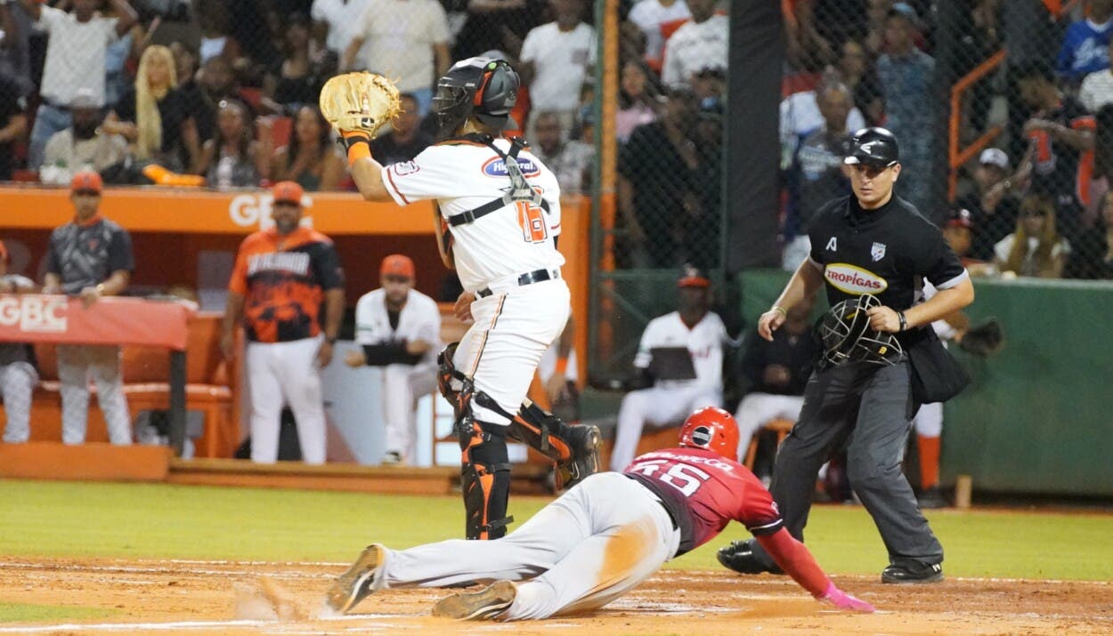 a-un-paso-de-la-gloria:-leones-del-escogido-se-colocan-a-ley-de-un-triunfo-del-bicampeonato