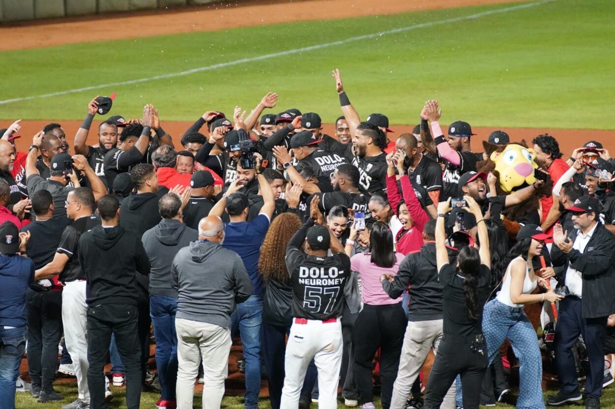 fanaticos-del-escogido-confian-lograran-corona-18-este-martes-en-beisbol-dominicano