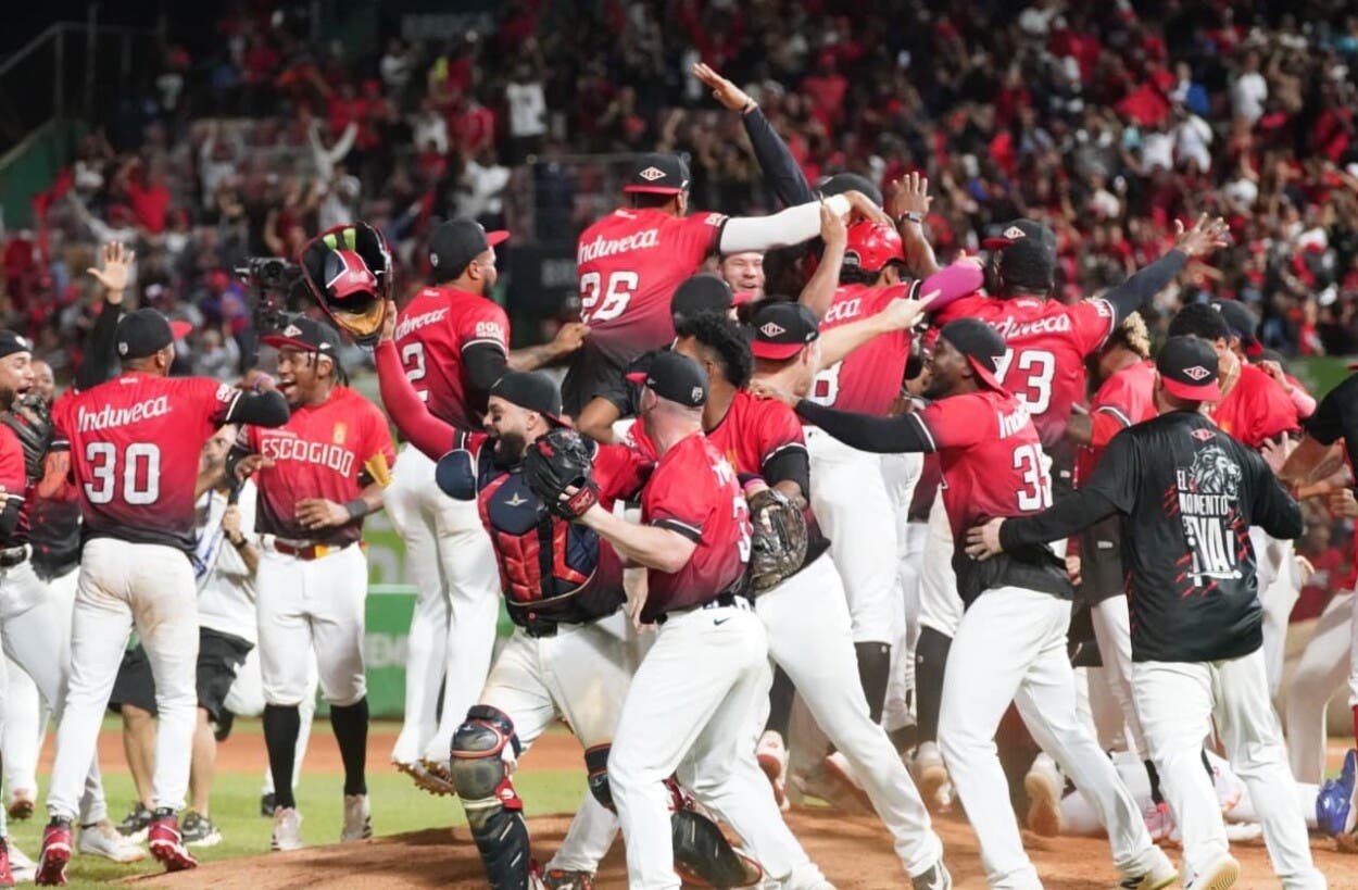 escogido-bicampeones:-rugen-con-titulo-18-en-final-historica-ante-los-toros