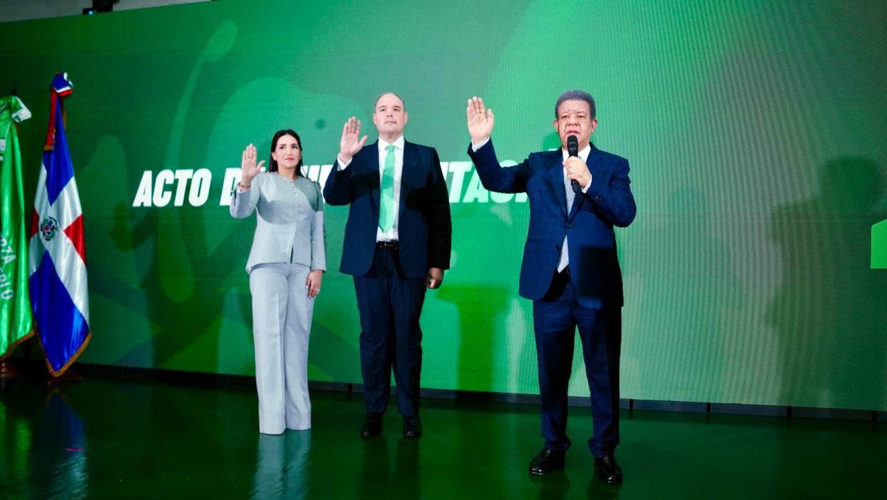 jose-del-castillo-se-juramenta-como-nuevo-miembro-de-la-fuerza-del-pueblo