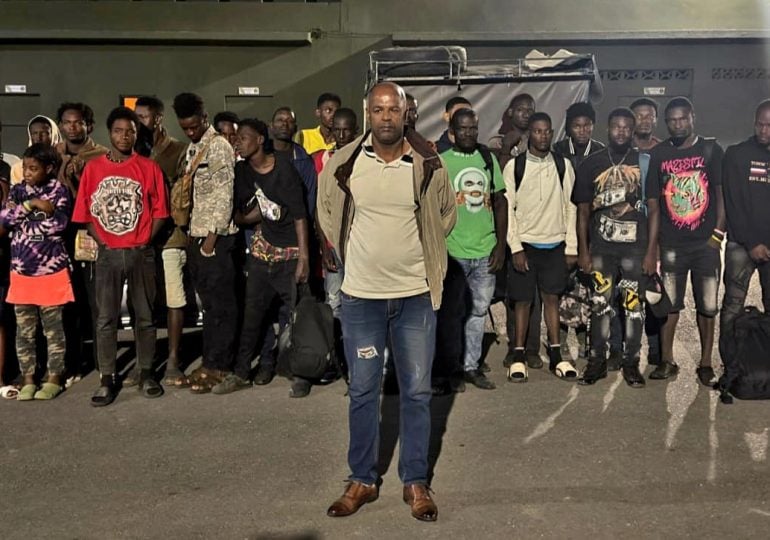 video:detiene-camioneta-con-26-haitianos-indocumentados-durante-operativo-en-constanza