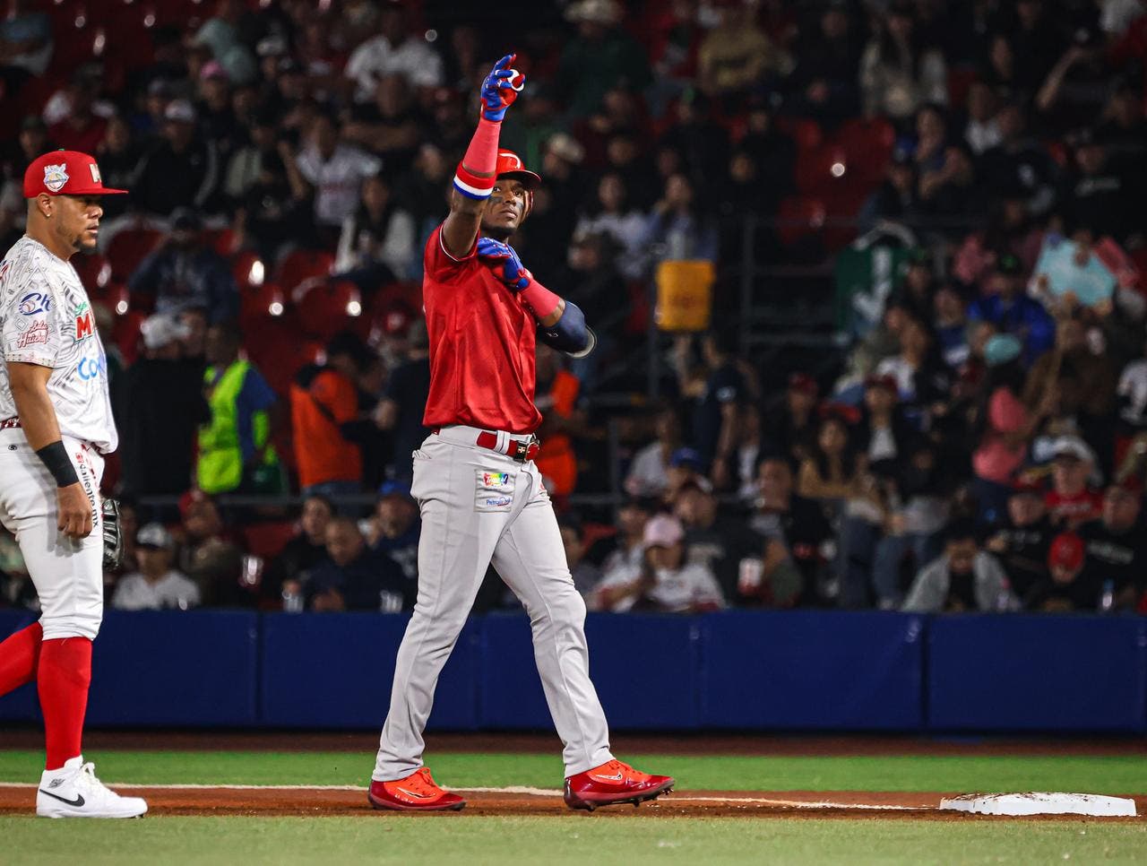 junior-lake-comanda-primer-triunfo-del-escogido-en-la-serie-del-caribe-2026