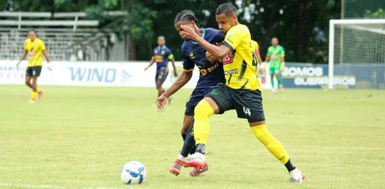 moca-se-mantiene-firme-en-el-liderato-del-futbol-dominicano