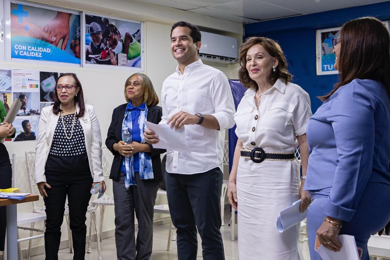 omar-fernandez-dona-su-fondo-gadiel-de-enero-en-atencion-a-ninos-y-adolescentes-con-vih/sida