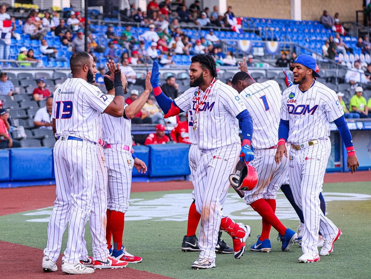 leones-del-escogido-sacan-la-mejor-parte-en-fiesta-de-palos-contra-federales-de-chiriqui-en-serie-del-caribe