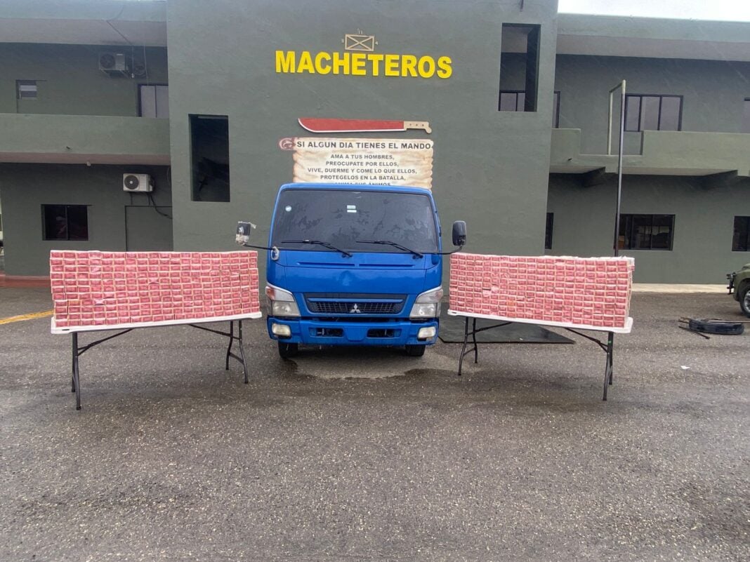 video:-ocupan-camion-con-150-mil-cigarrillos-en-montecristi