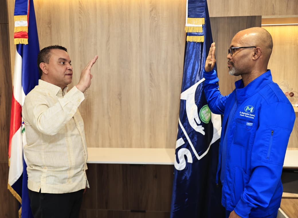 juramentan-nuevo-director-de-hospital-salvador-b.-gautier