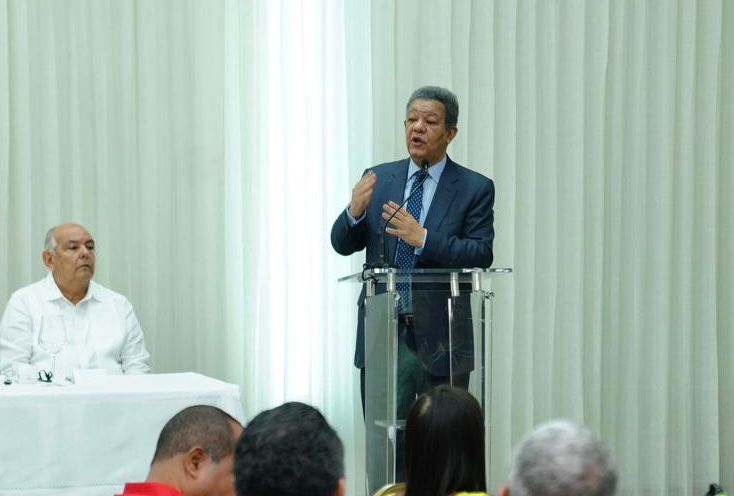leonel-fernandez-se-reune-con-lideres-cooperativistas-de-santiago;-les-garantiza-recursos-en-un-gobierno-de-la-fp