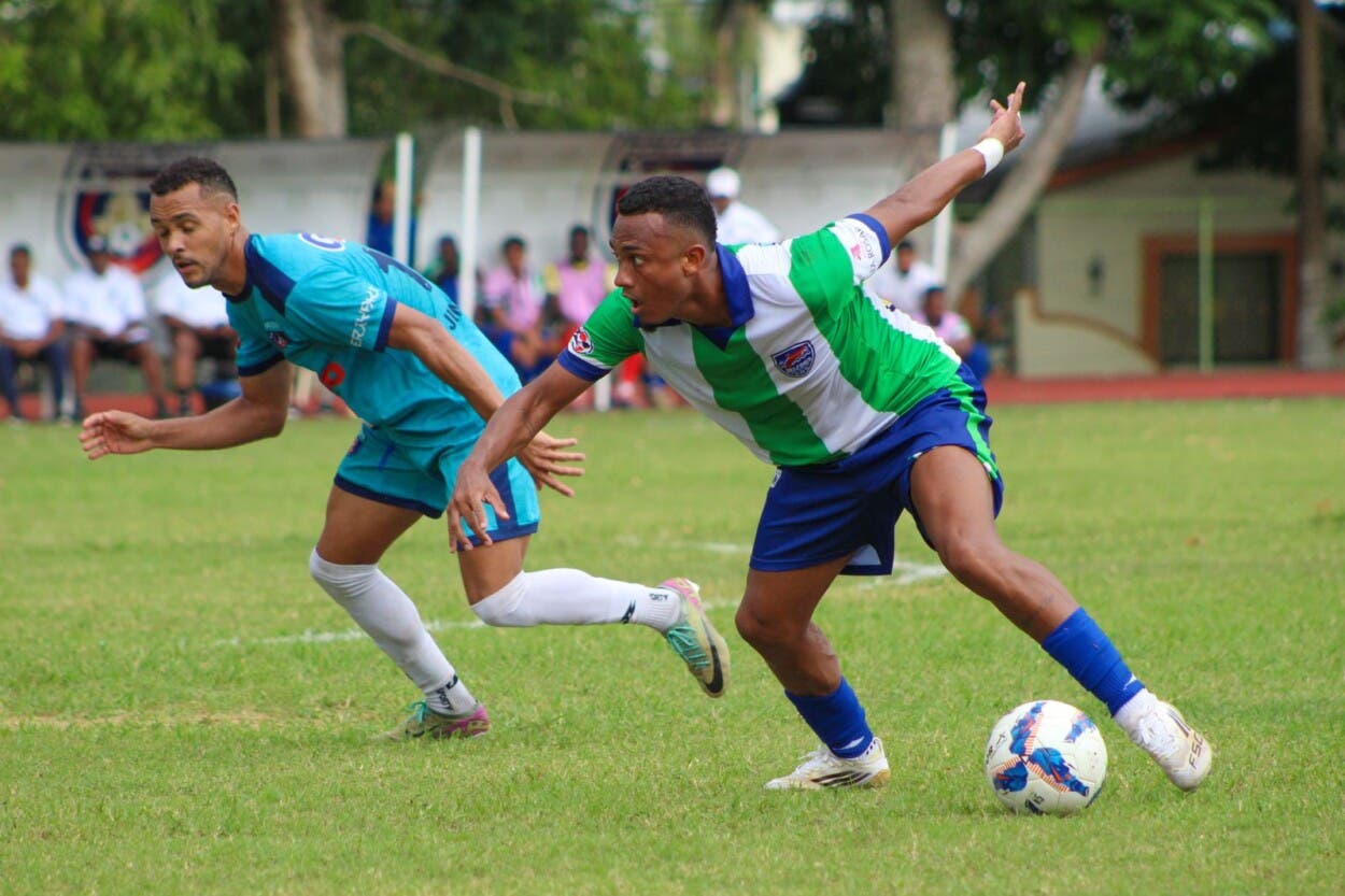 delfines-del-este-vencen-a-salcedo-y-comandan-el-futbol-dominicano