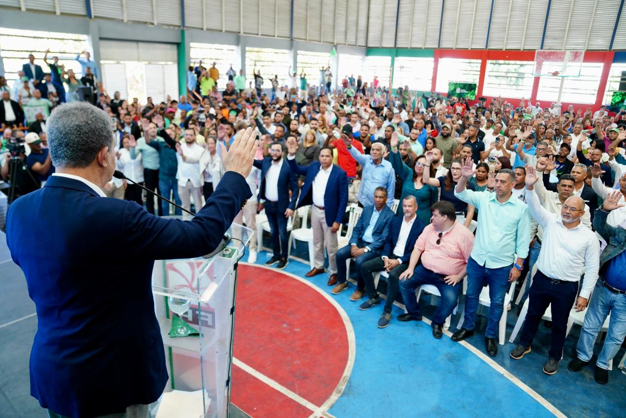 importantes-dirigentes-del-pld-en-santiago-pasan-a-la-fuerza-del-pueblo:-un-exdiputado,-regidores,-exregidores-y-una-exgobernadora