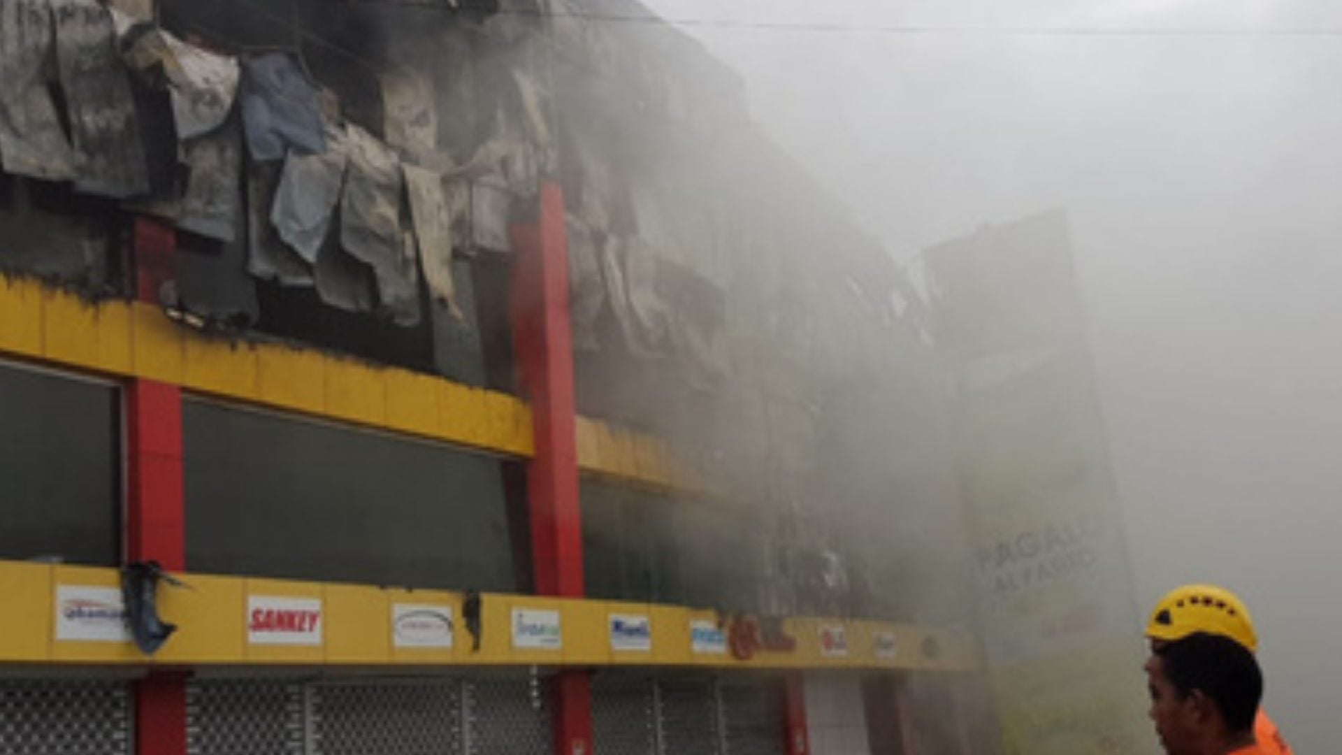 video:-¡no-quedo-nada!-completamente-calcinado-queda-comercio-en-villa-mella-tras-incendio
