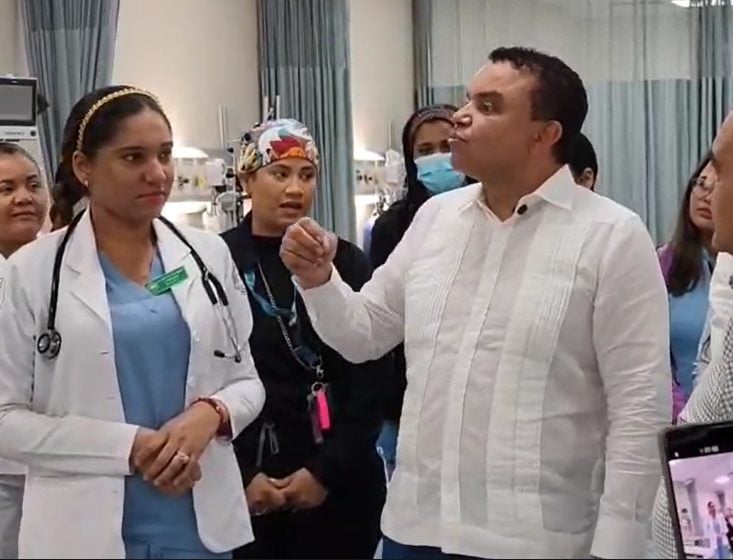 video:-director-del-sns-refuerza-la-seguridad-hospitalaria-en-el-hospital-regional-de-sfm