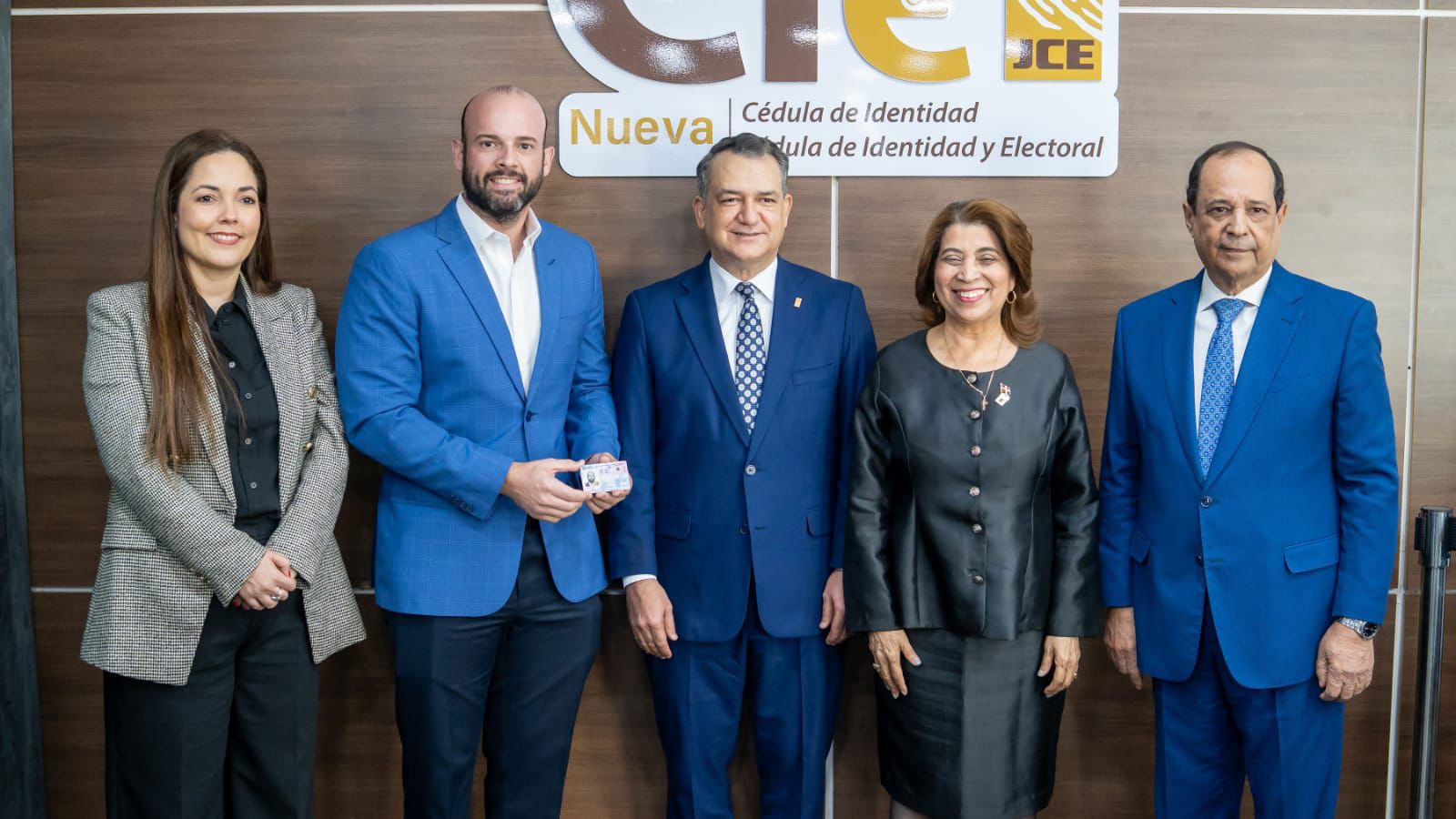 gilberto-valdez-destaca-importancia-de-la-nueva-cedula-y-llama-a-la-poblacion-a-renovarla