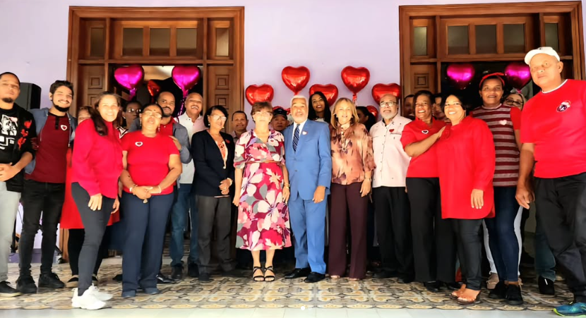 personal-de-la-casa-nacional-del-pld-en-celebracion-del-dia-de-san-valentin
