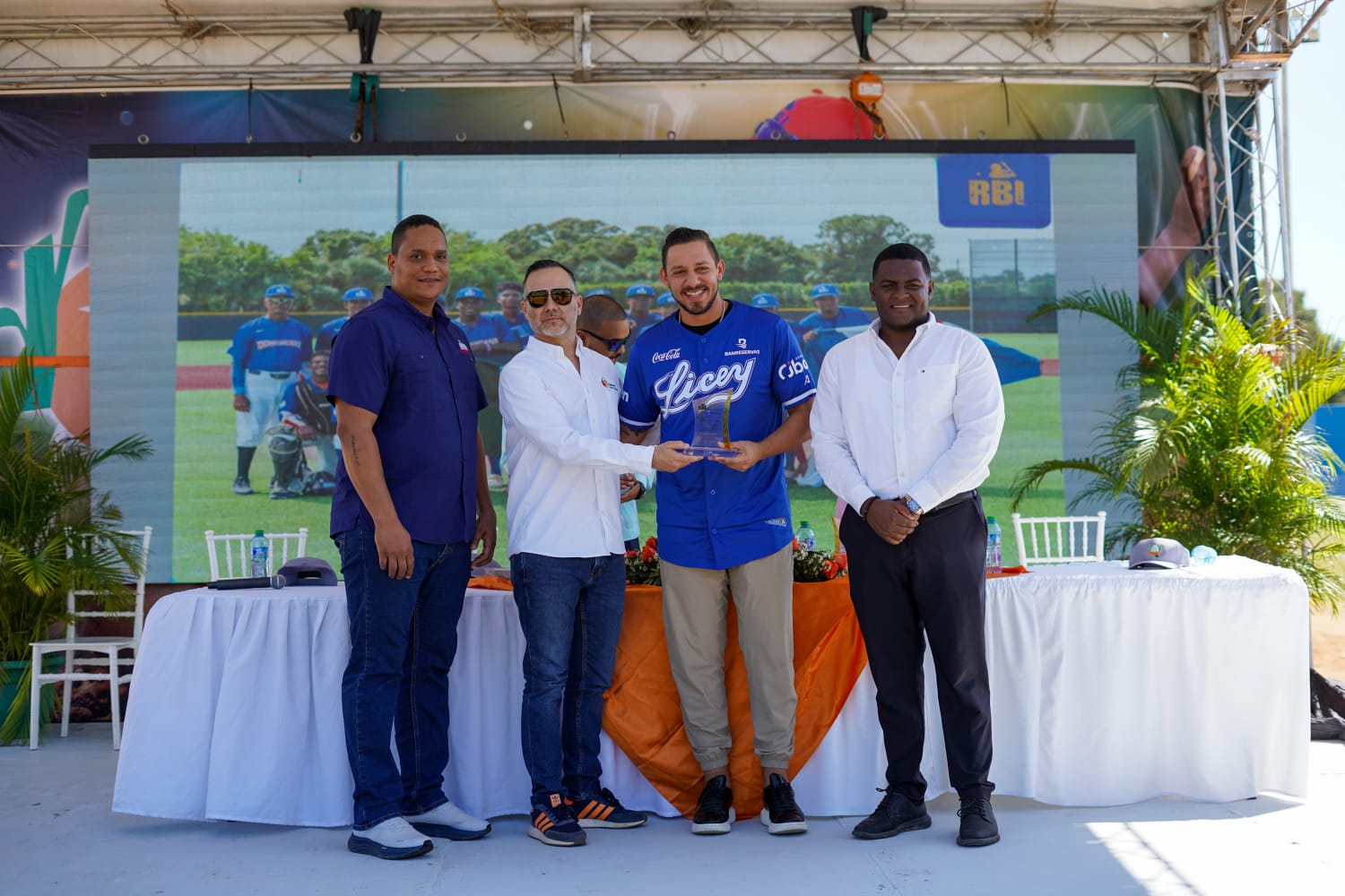 inauguran-xi-torneo-rbi-barahona-dedicado-a-henry-gonzalez