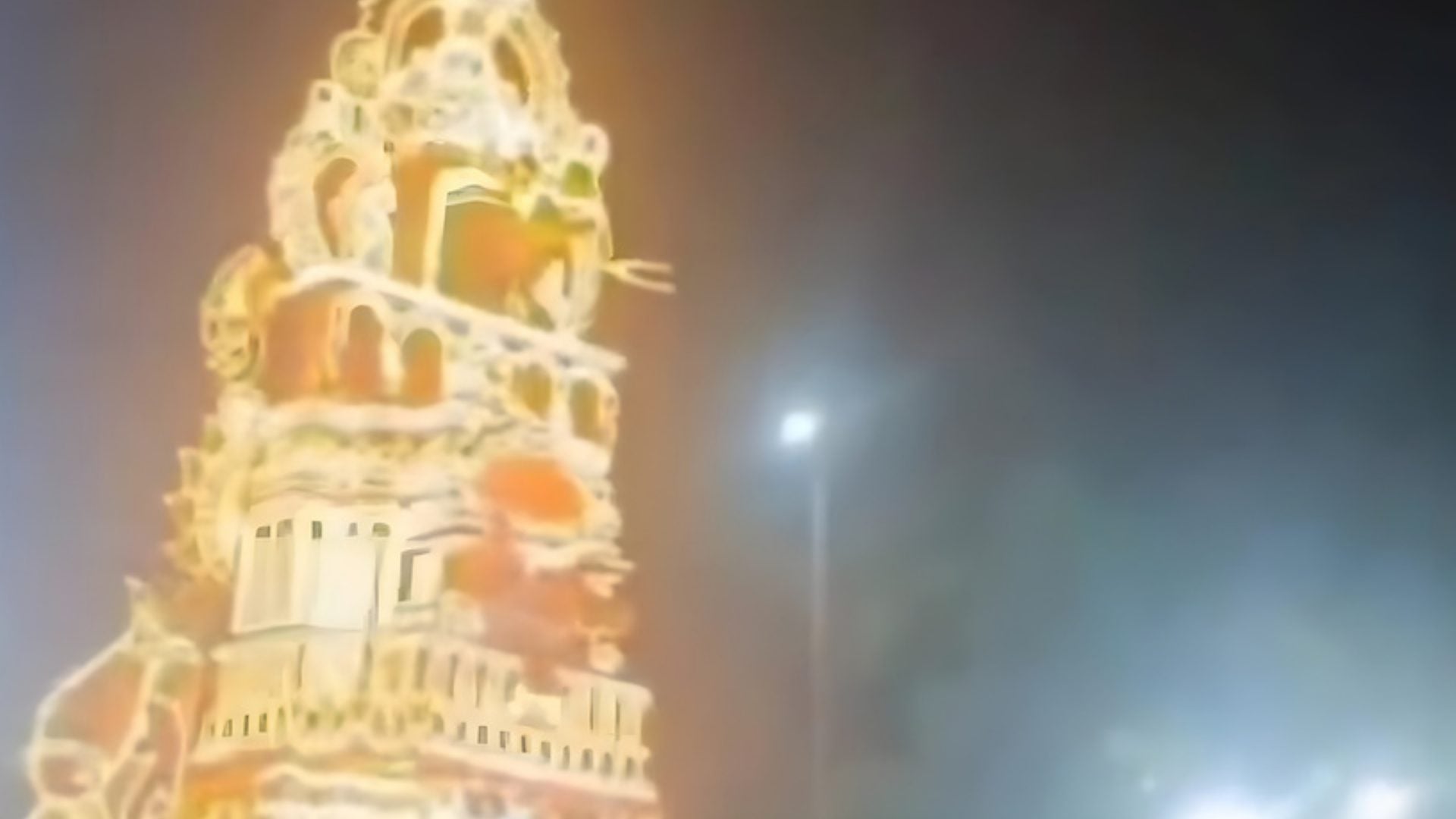video:-al-menos-siete-heridos-tras-derrumbe-de-carrosa-de-18-metros-en-la-india