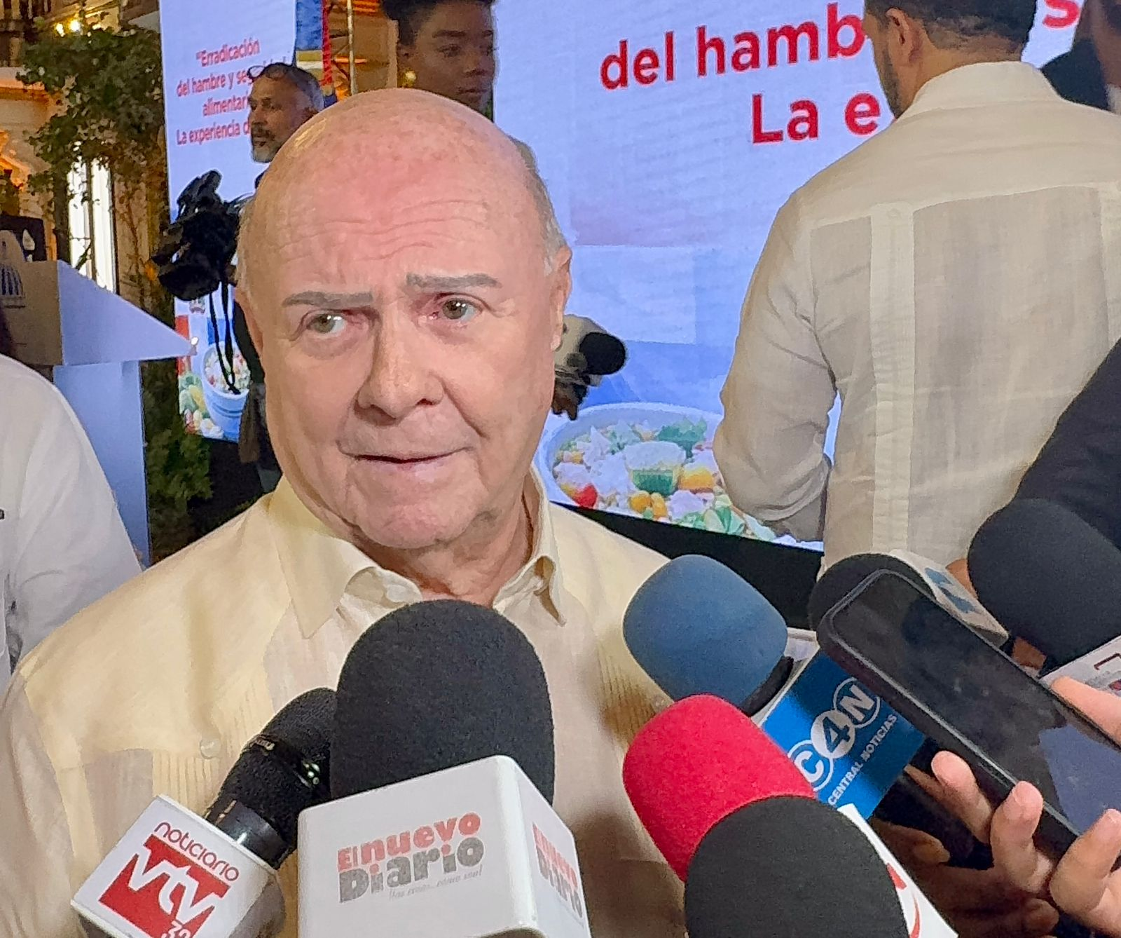 hipolito-asegura-que-omar-supera-a-leonel,-pero-no-a-carolina-mejia