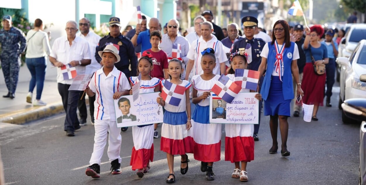 mauricianos-marchan-en-honor-a-la-patria