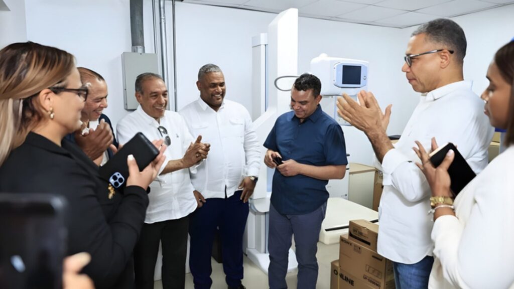julio-landron-realiza-visitas-no-programadas-a-seis-hospitalales-de-rd