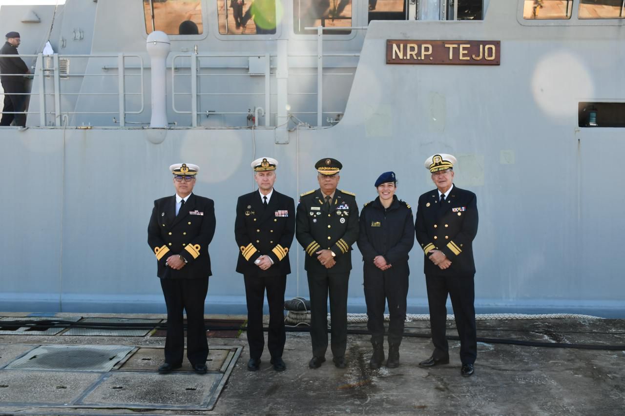ministro-de-defensa-de-la-republica-dominicana-realiza-visita-a-base-de-portugal