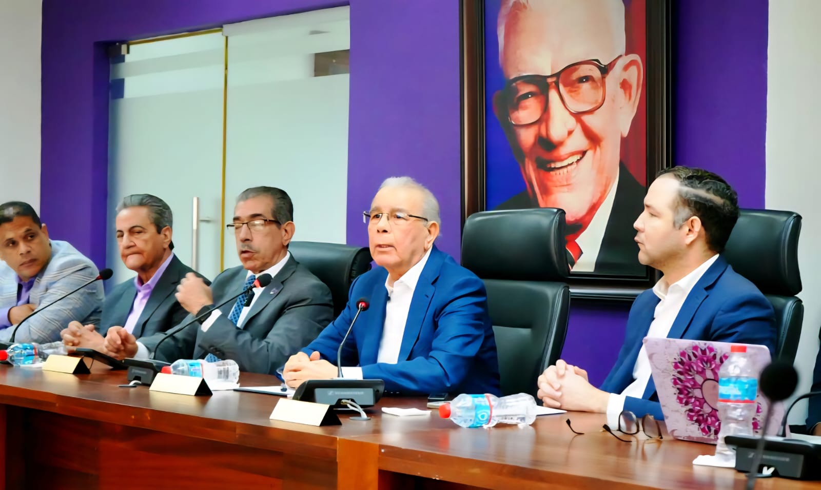 reportaje-reunion-cc-pld:-sale-abel-y-entra-gonzalo-a-buscar-nuevamente-candidatura-presidencial