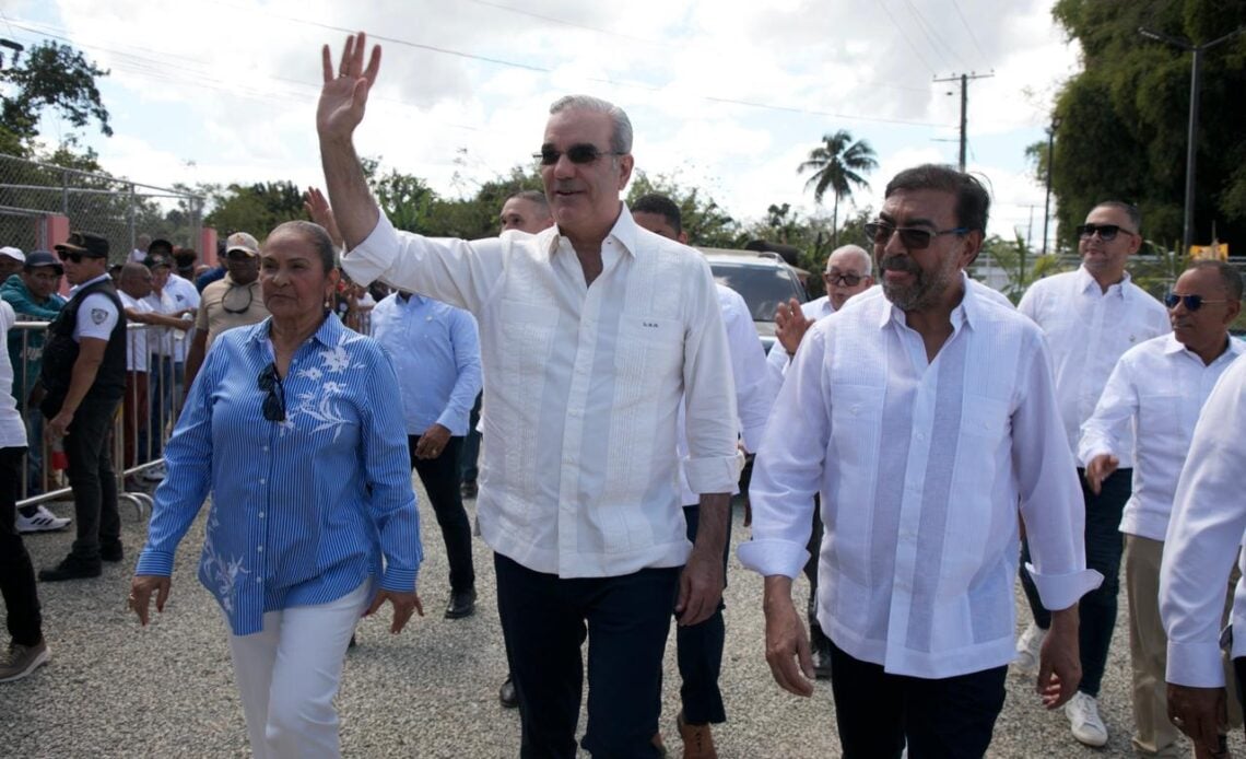 video:-abinader-inaugura-muro-de-gaviones-que-protege-a-800-familias-y-tierras-arroceras-en-villa-riva