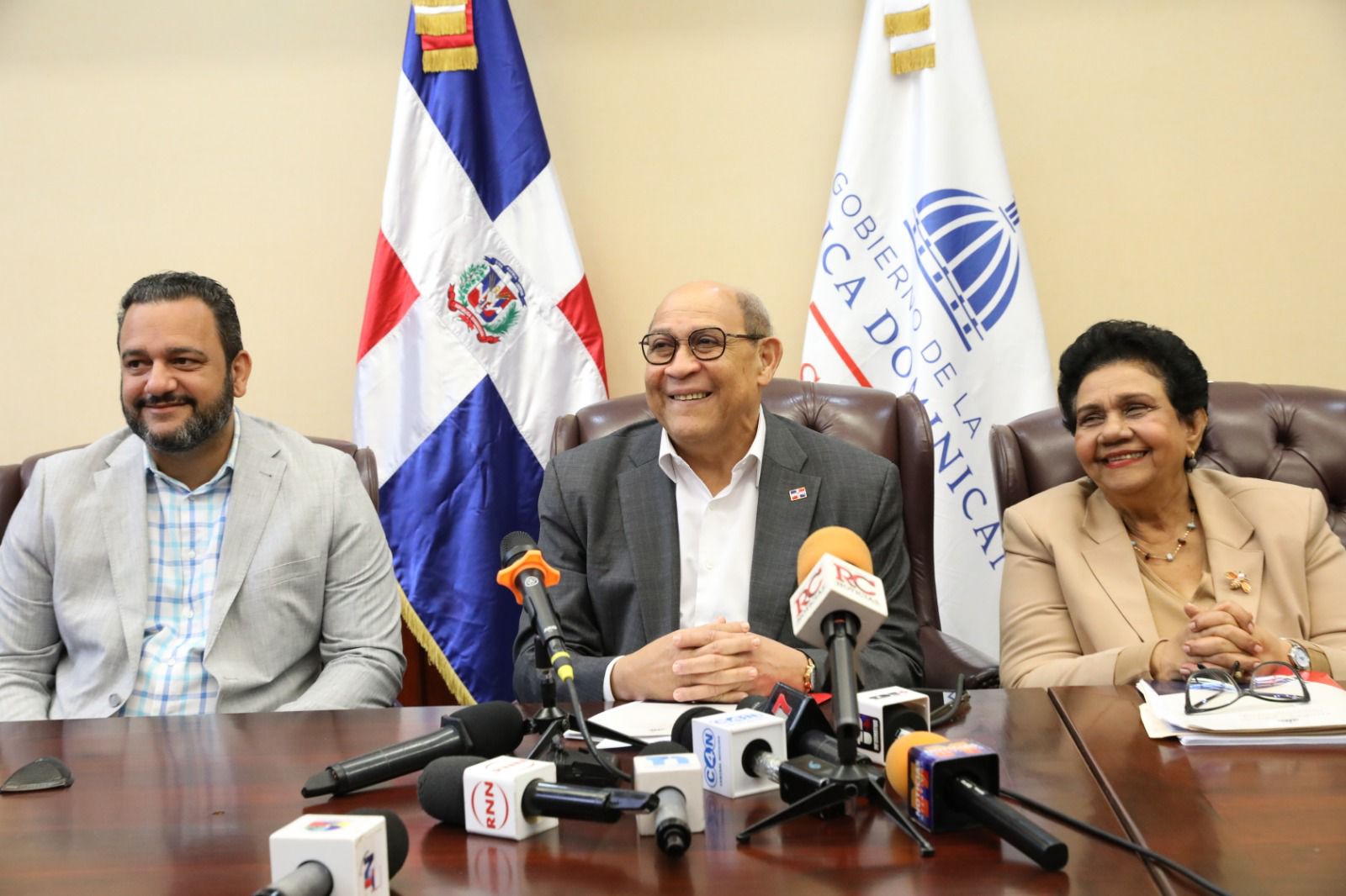 mescyt-abre-convocatoria-de-becas-nacionales-2026