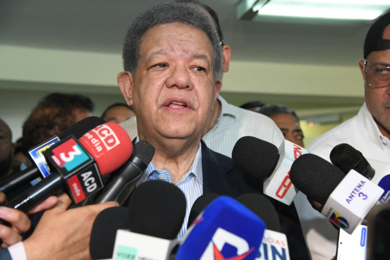 “neveras-vacias-y-ahora-apagadas”;-tras-apagon,-leonel-advierte-fallas-en-planificacion-e-inversion